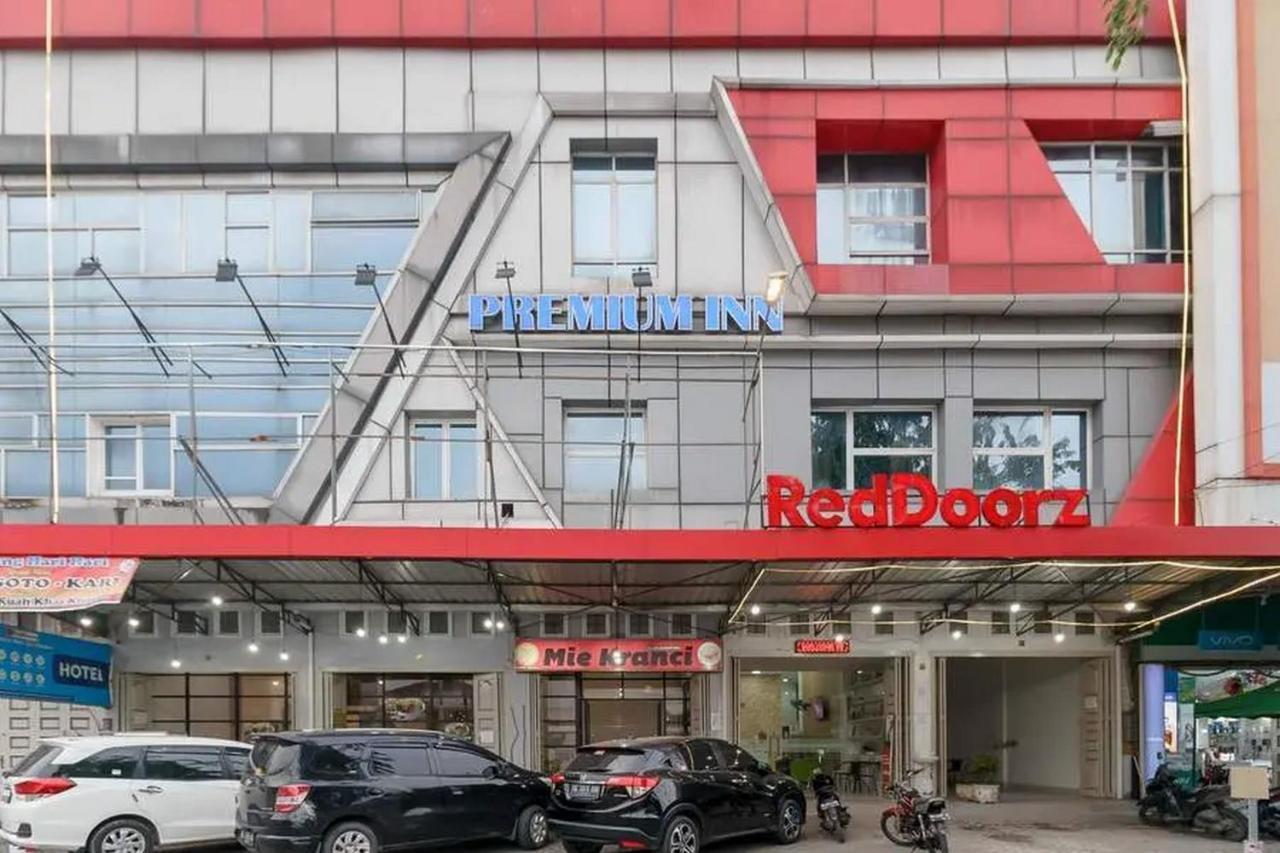 Reddoorz Plus @ Cemara Asri Медан Экстерьер фото